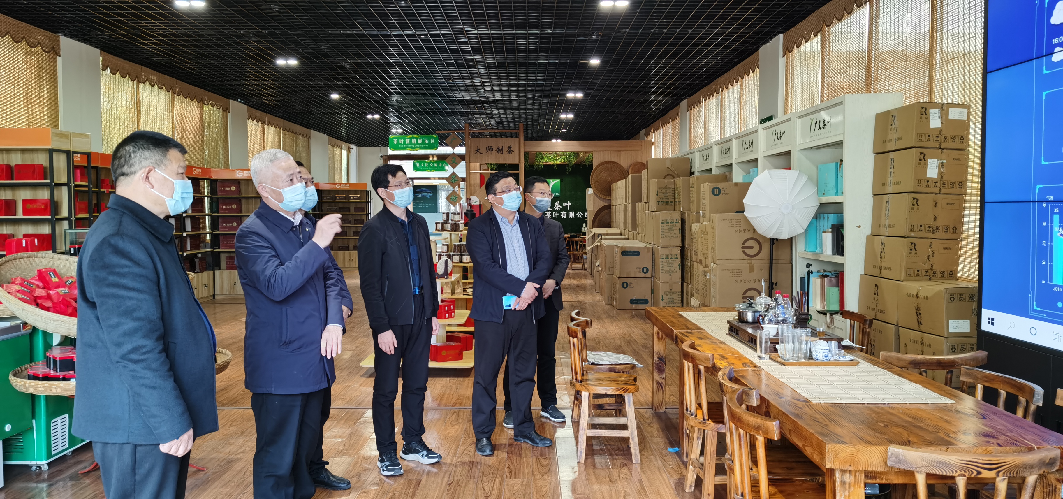 2022年4月1日，信陽市胡亞才市長來廣義茶印象園，關心春茶生產，指導春茶生產工作